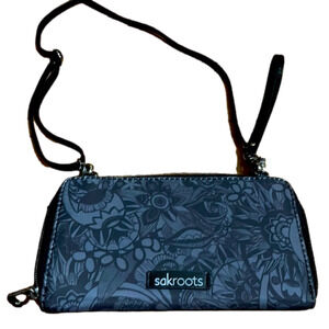 Sakroots wallet and purse. Multiple credit card slots
